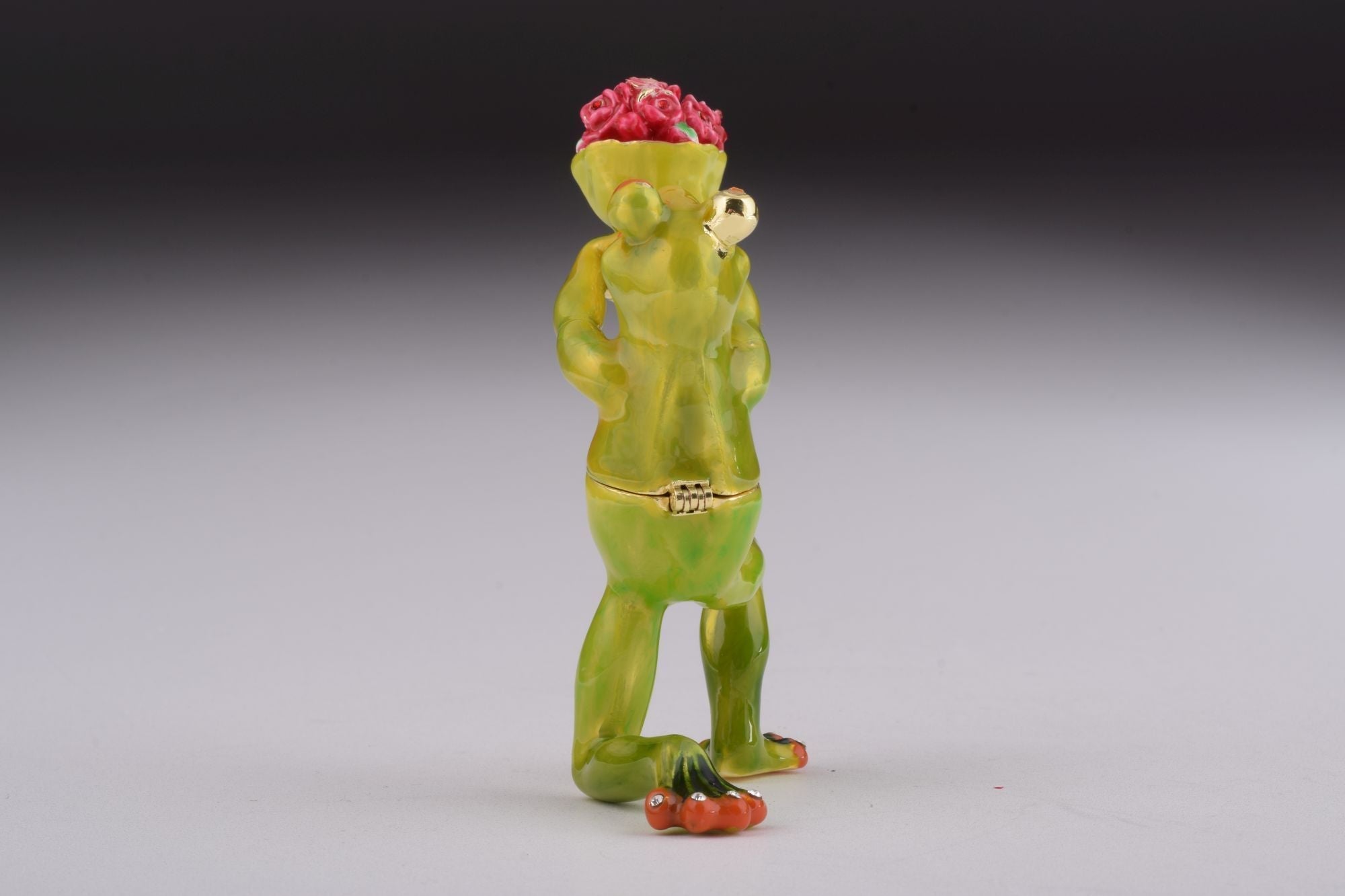 Romantic Frog Holding Flowers-4 Romantic Frog Holding Flowers-4